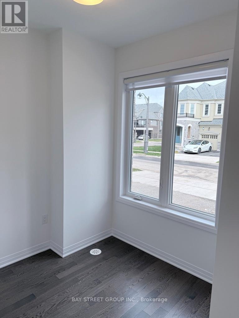 3210 Crystal Drive, Oakville, Ontario  L6M 5S8 - Photo 3 - W12635206