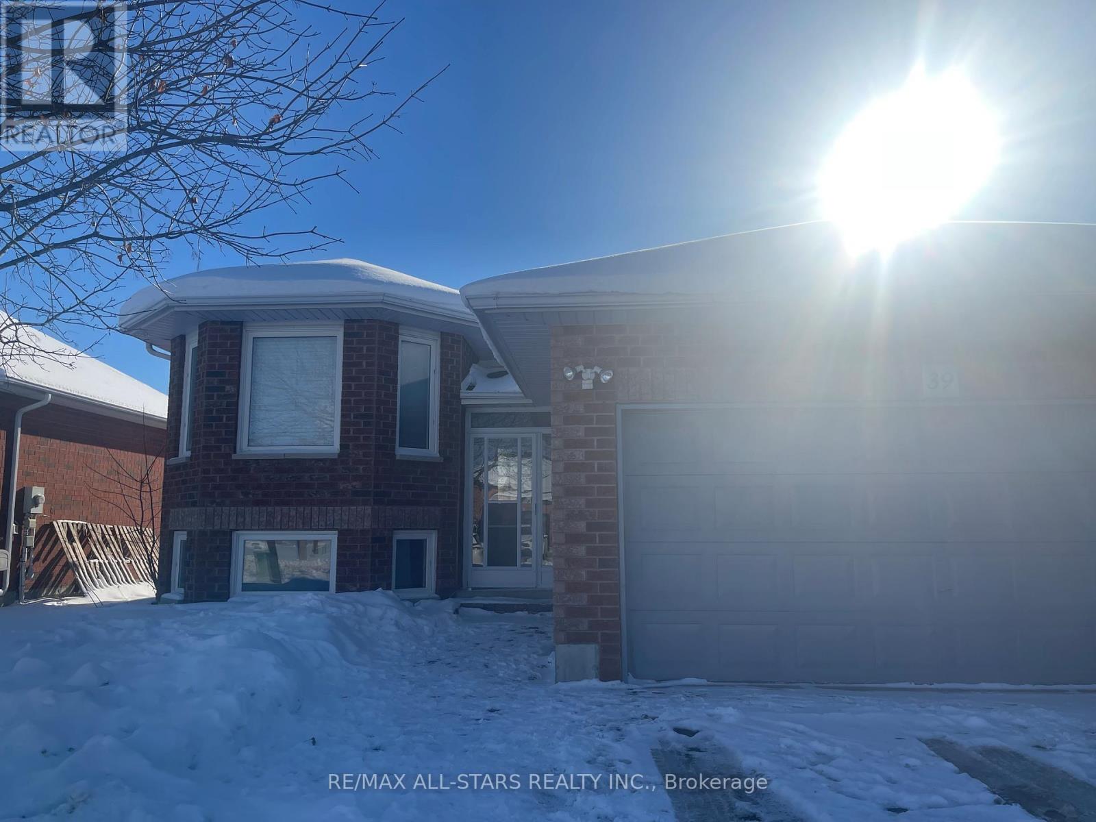 MAIN FLOOR - 39 MCGIBBON BOULEVARD, Kawartha Lakes, Ontario