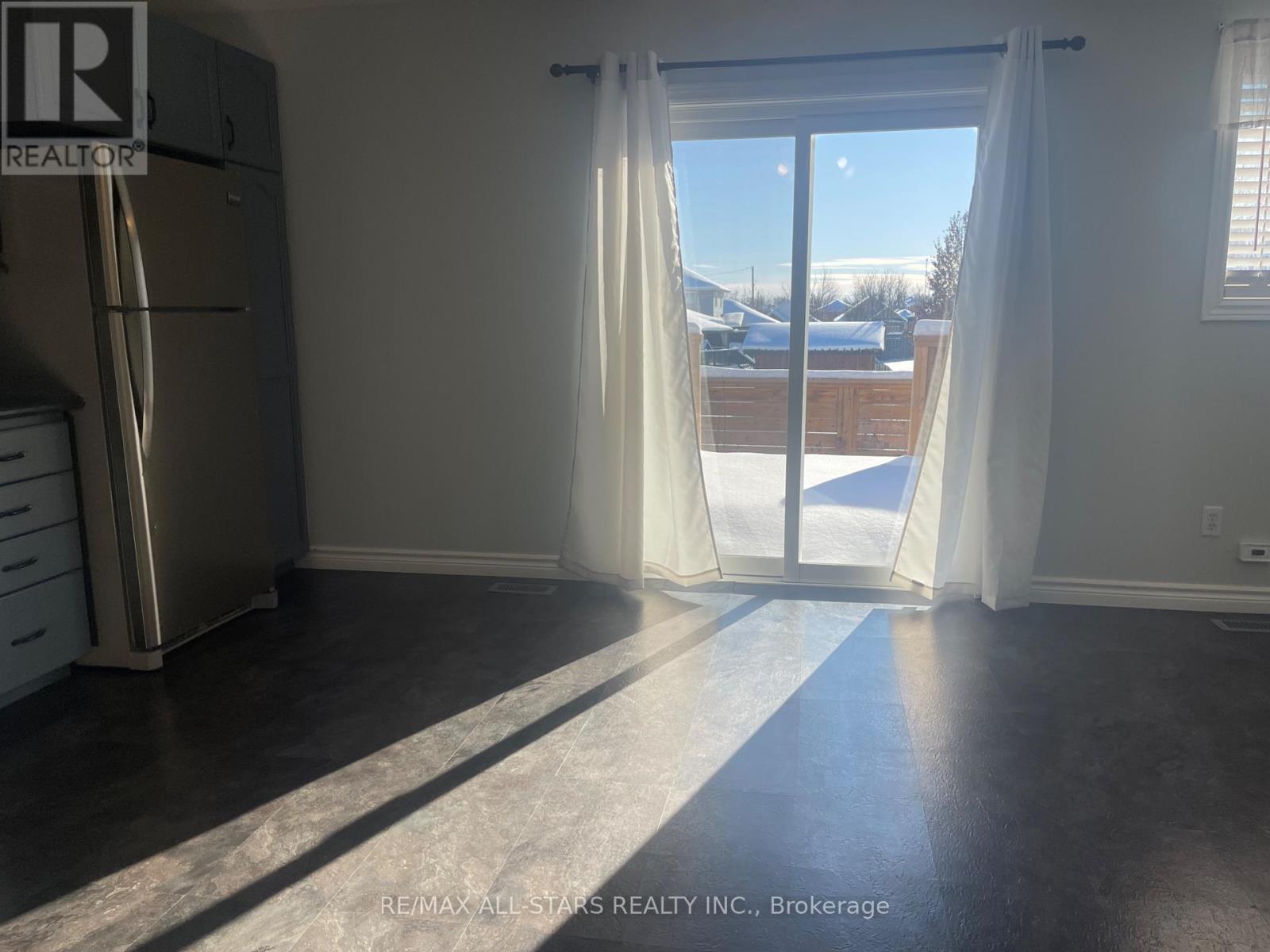 Main Floor - 39 Mcgibbon Boulevard, Kawartha Lakes, Ontario  K9V 6G4 - Photo 11 - X12635290