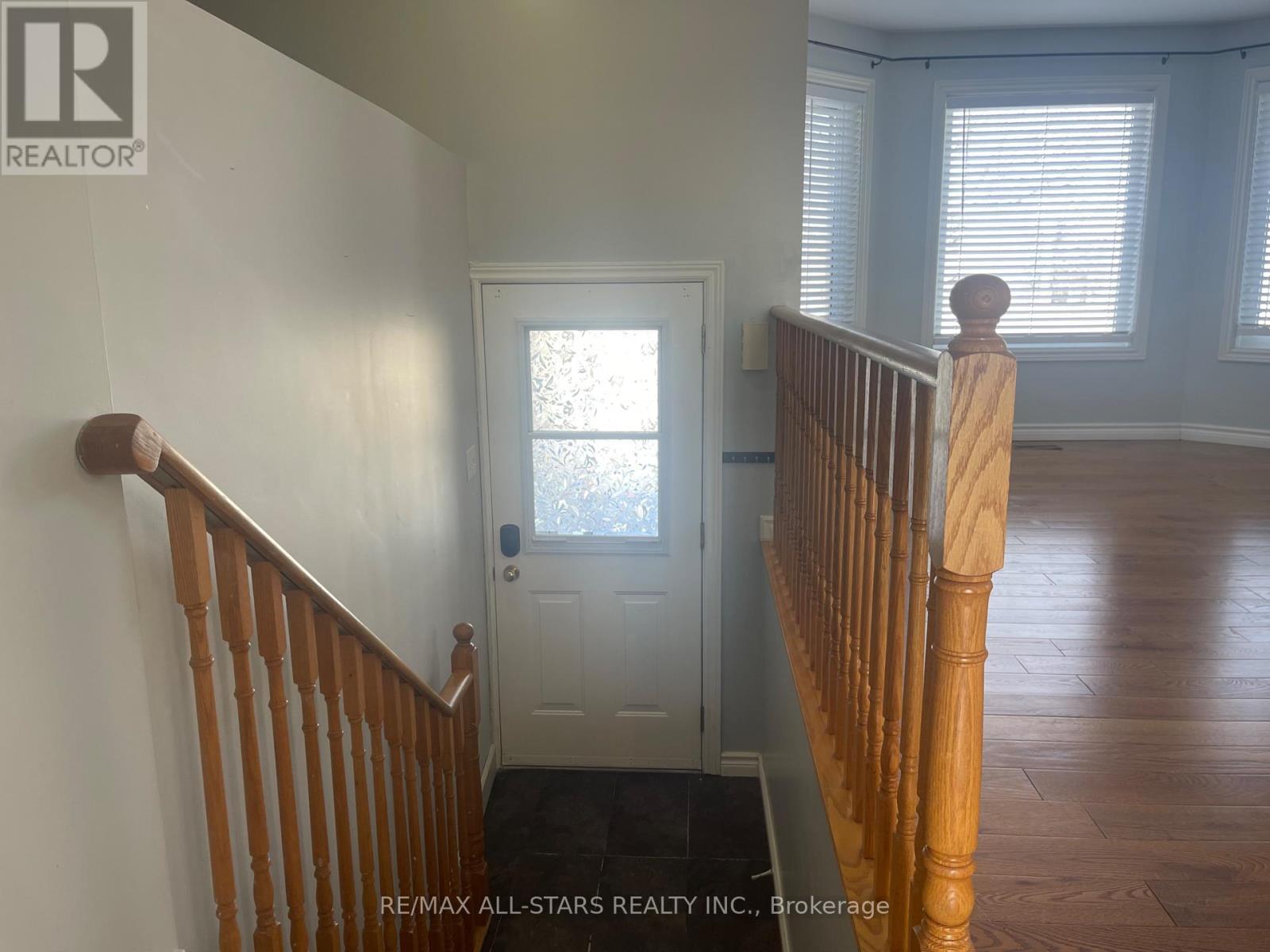 Main Floor - 39 Mcgibbon Boulevard, Kawartha Lakes, Ontario  K9V 6G4 - Photo 2 - X12635290