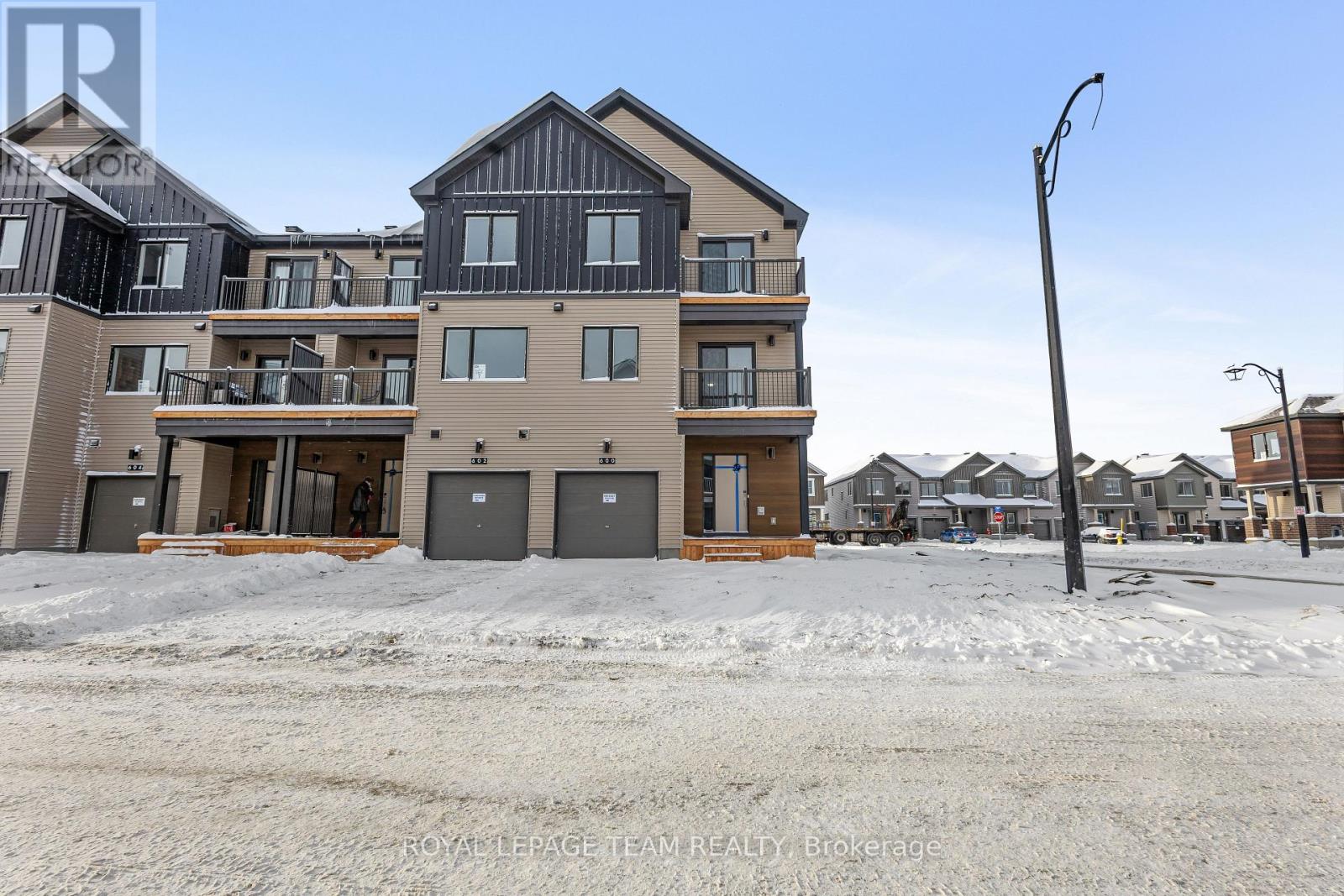 600 BEE POLLEN WAY, Ottawa, Ontario