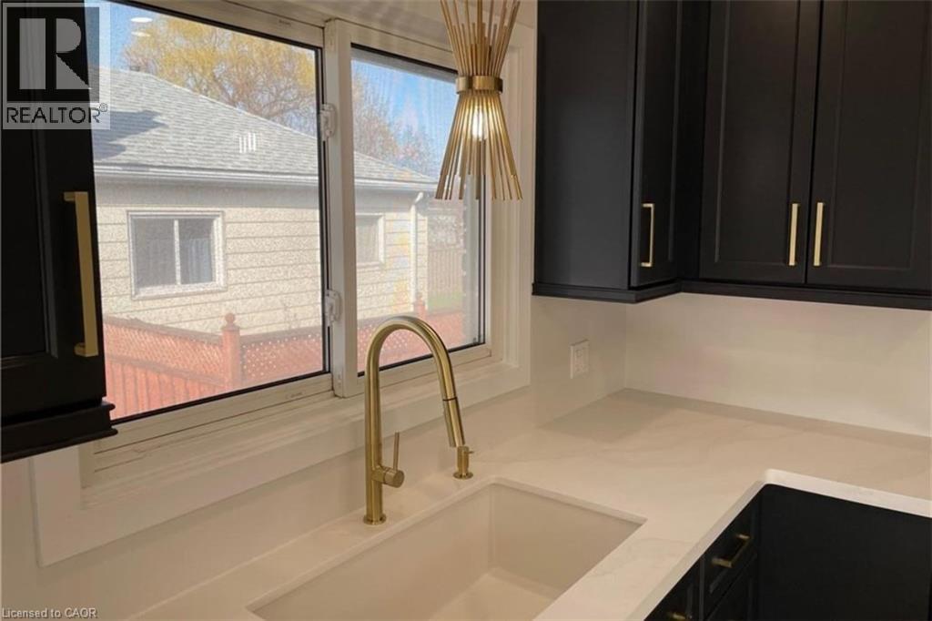 564 Waterloo Street Unit# Main, Hamilton, Ontario  L8H 6V5 - Photo 2 - 40794070