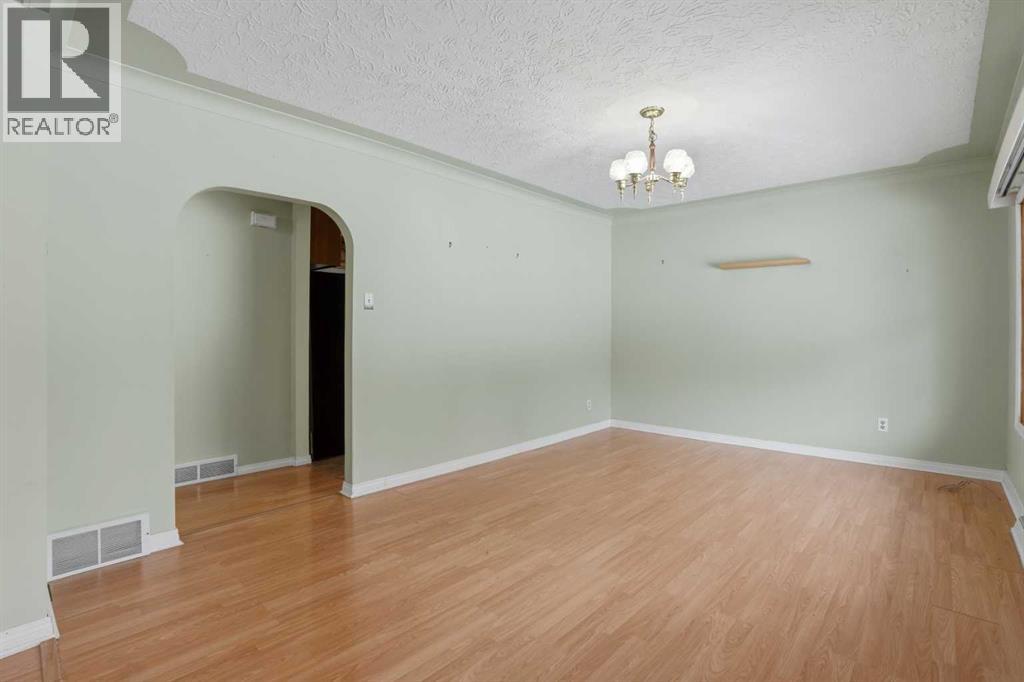 8624 33 Avenue Nw, Calgary, Alberta  T3B 1M3 - Photo 5 - A2274524