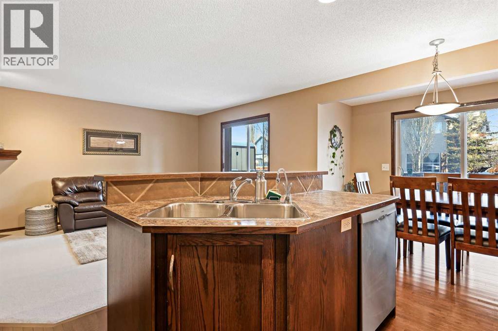 1976 New Brighton Drive Se, Calgary, Alberta  T2Z 4G7 - Photo 11 - A2274819