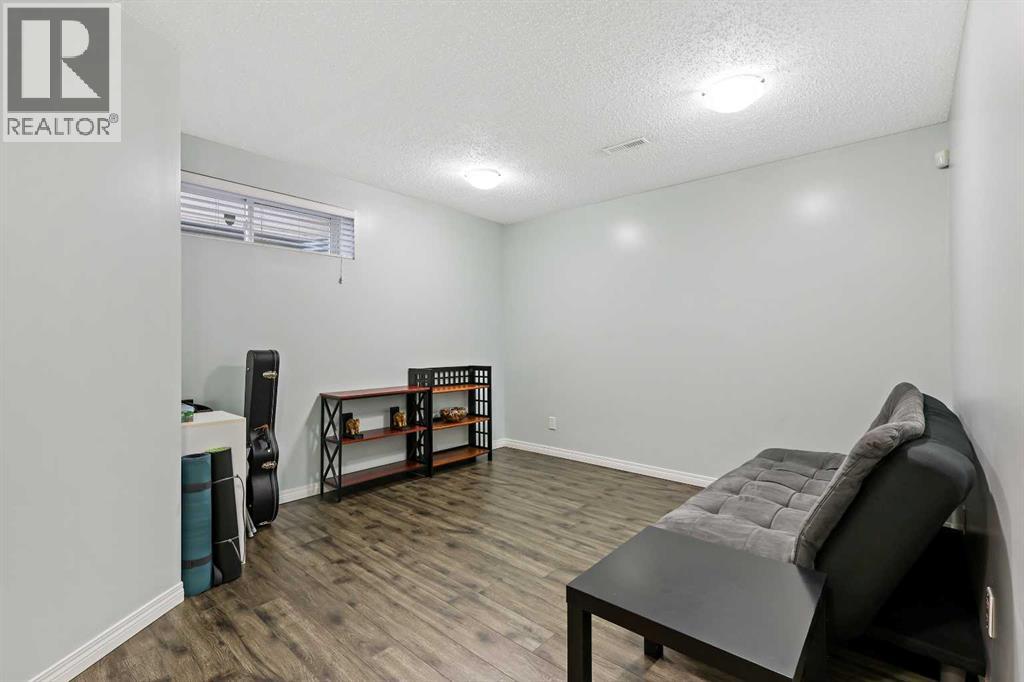 1976 New Brighton Drive Se, Calgary, Alberta  T2Z 4G7 - Photo 30 - A2274819