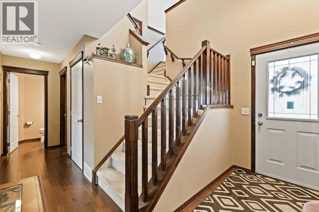 1976 New Brighton Drive Se, Calgary, Alberta  T2Z 4G7 - Photo 3 - A2274819