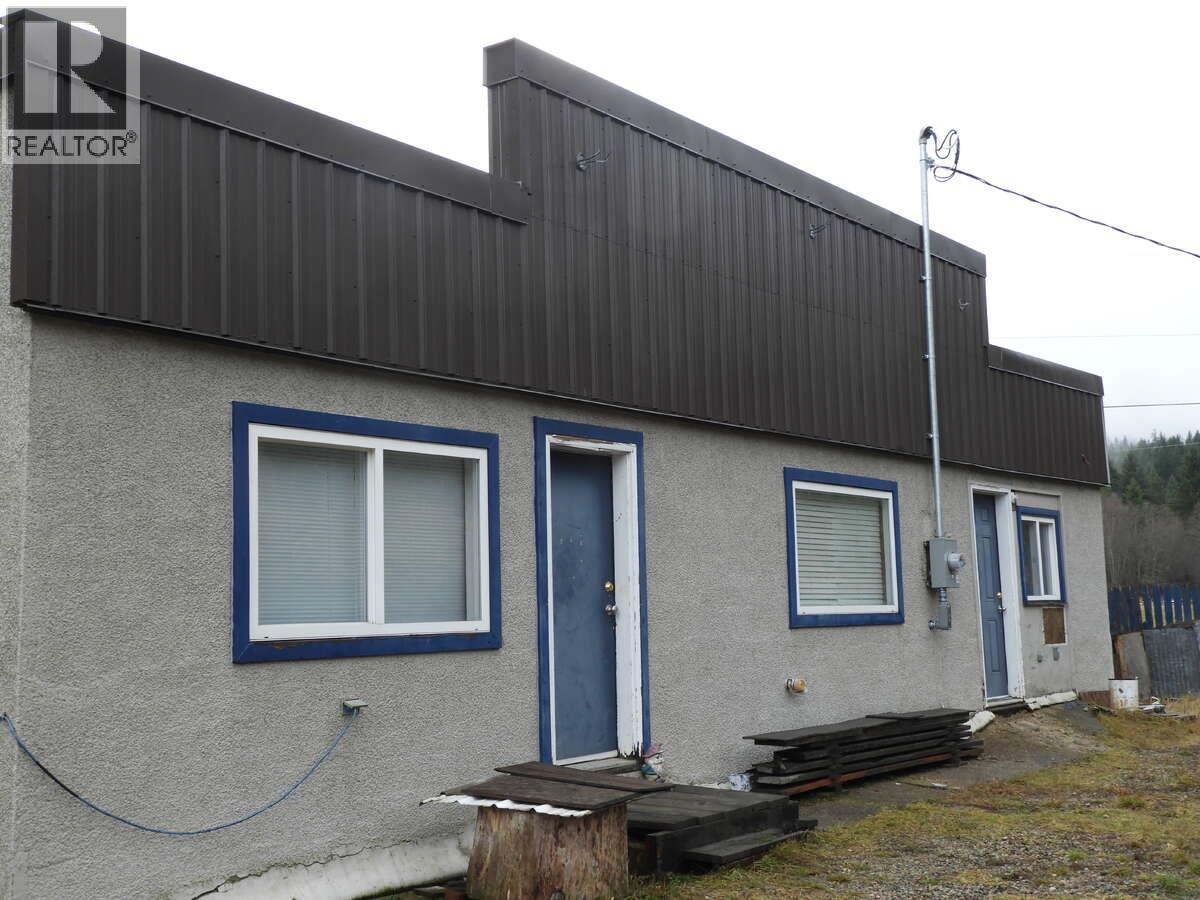 6904 Highway 6, Appledale, British Columbia