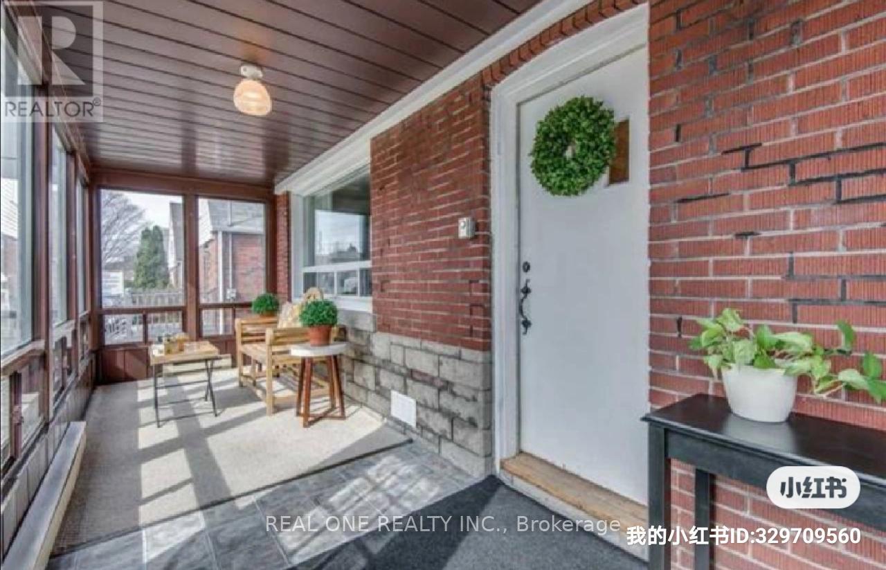 Upper - 18 Gardens Crescent, Toronto, Ontario  M4B 1T5 - Photo 2 - E12635234