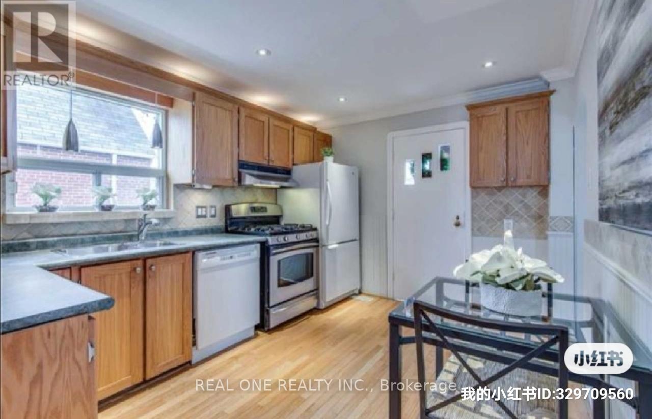 Upper - 18 Gardens Crescent, Toronto, Ontario  M4B 1T5 - Photo 5 - E12635234