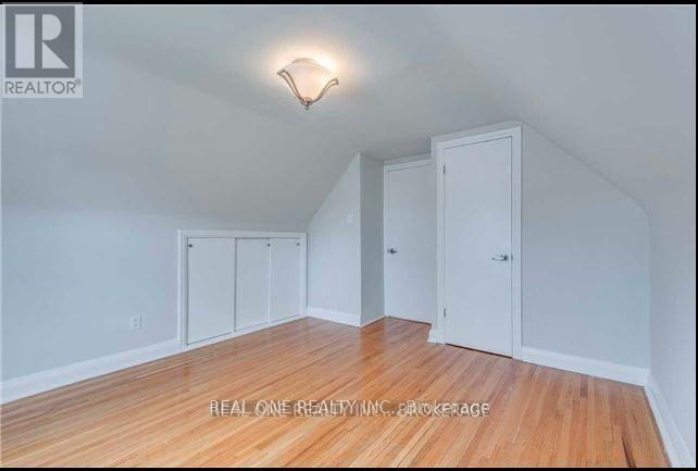 Upper - 18 Gardens Crescent, Toronto, Ontario  M4B 1T5 - Photo 9 - E12635234