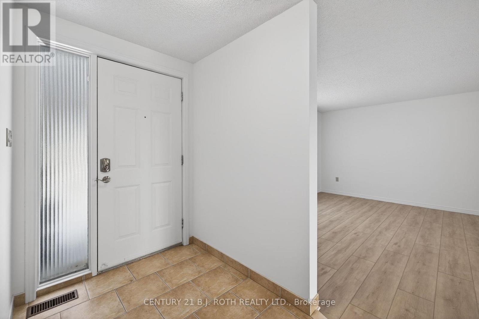 87 Tecumseth Pines Drive, New Tecumseth, Ontario  L0G 1W0 - Photo 5 - N12635262