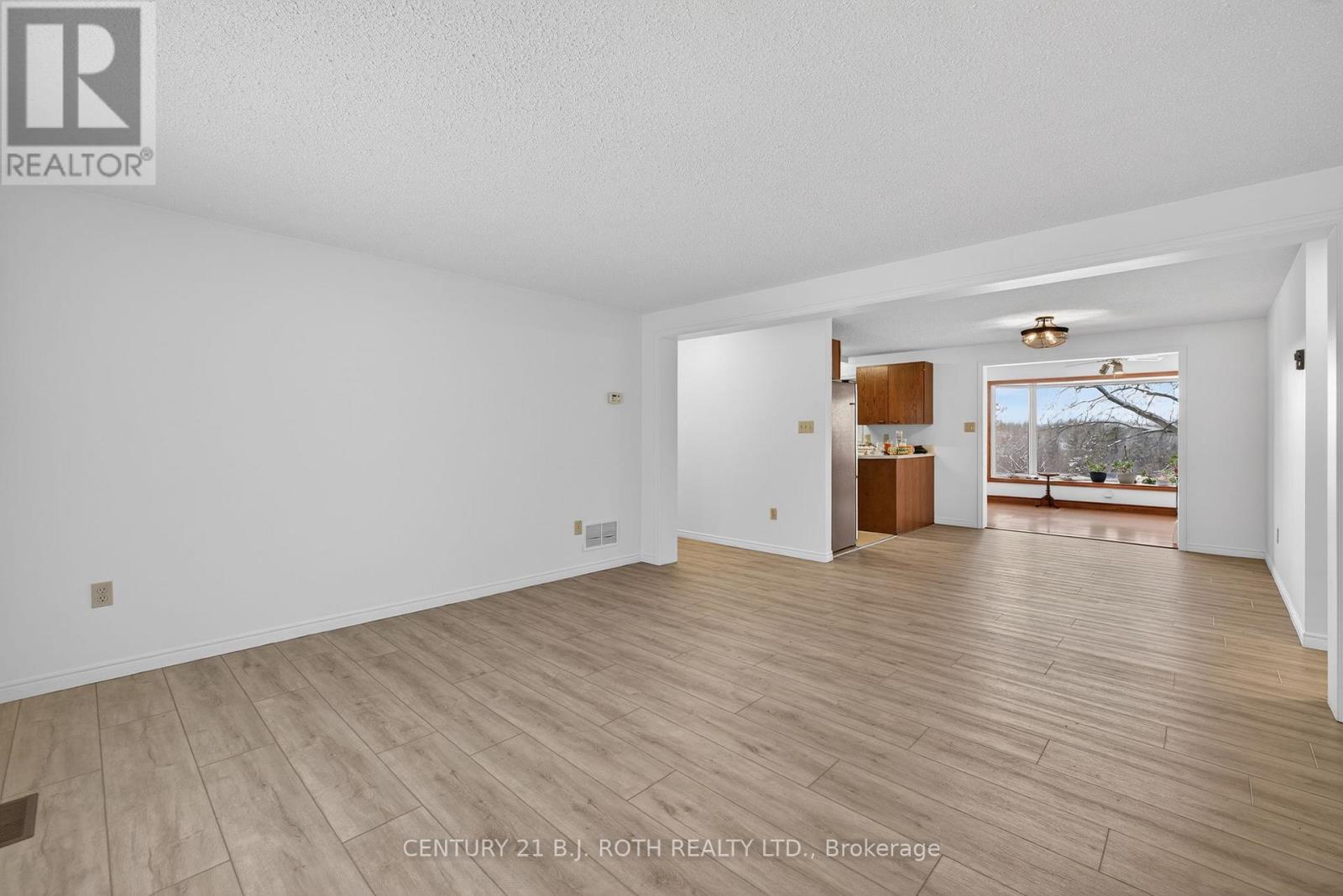 87 Tecumseth Pines Drive, New Tecumseth, Ontario  L0G 1W0 - Photo 9 - N12635262