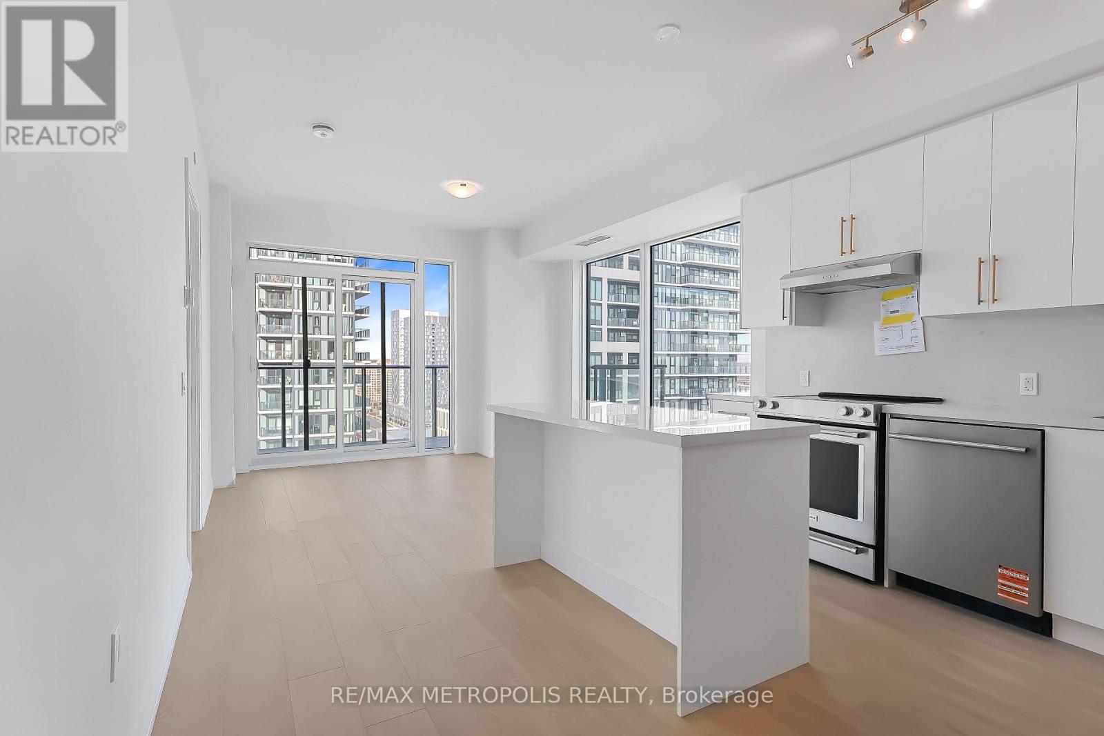 1711 - 27 Korda Gate, Vaughan, Ontario  L4K 0P6 - Photo 3 - N12635298