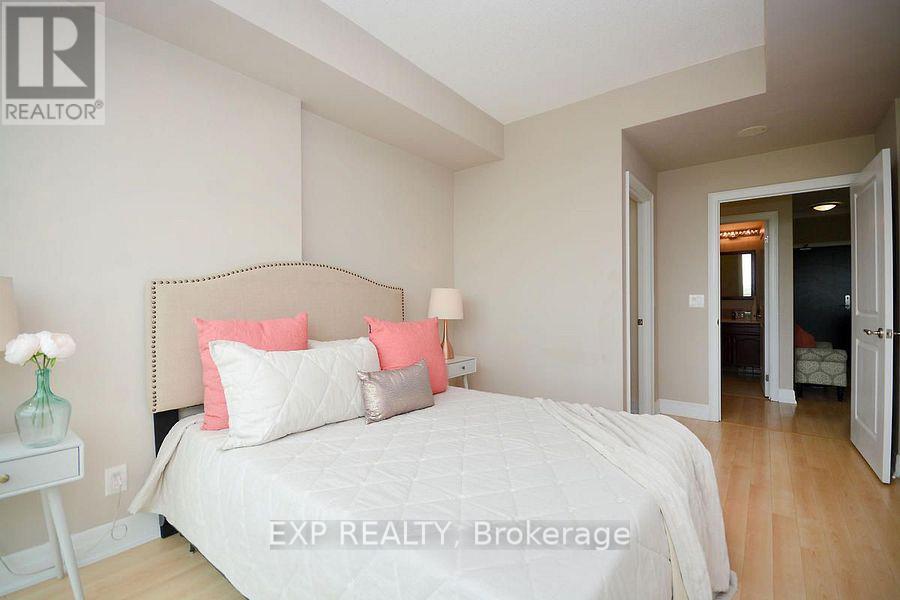 1007 - 100 John Street, Brampton, Ontario  L6W 0A8 - Photo 12 - W12635294