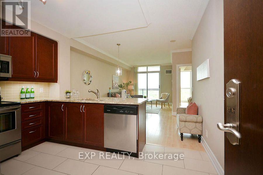 1007 - 100 John Street, Brampton, Ontario  L6W 0A8 - Photo 9 - W12635294