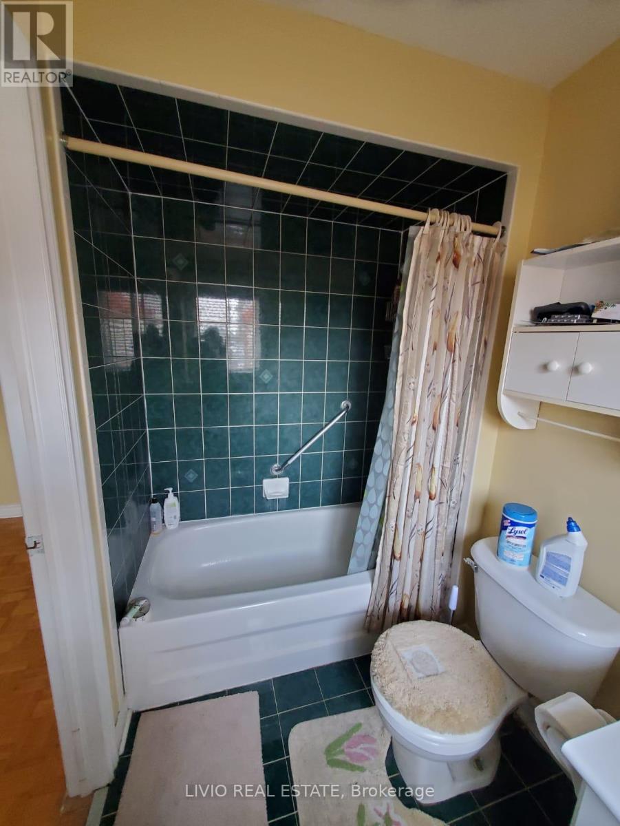 71 Fiddleneck Crescent, Brampton, Ontario  L6P 1R3 - Photo 7 - W12635300