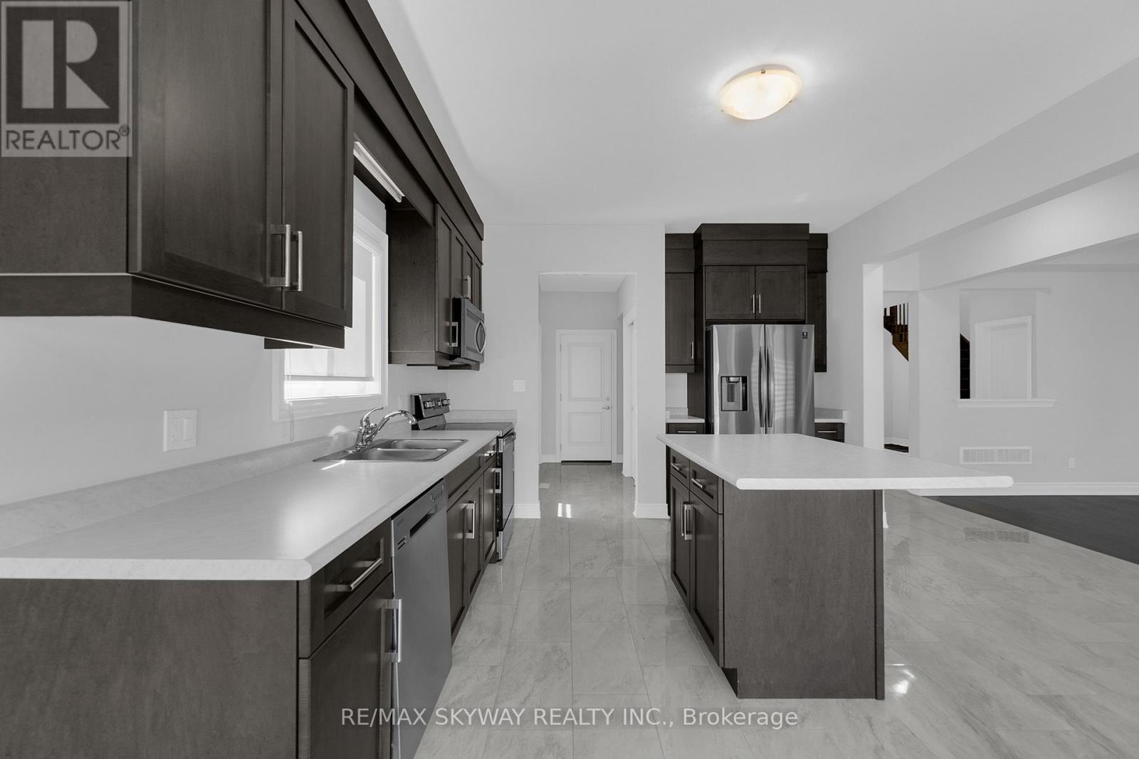 27 Monarch Street, Welland, Ontario  L3C 0E6 - Photo 15 - X12635242