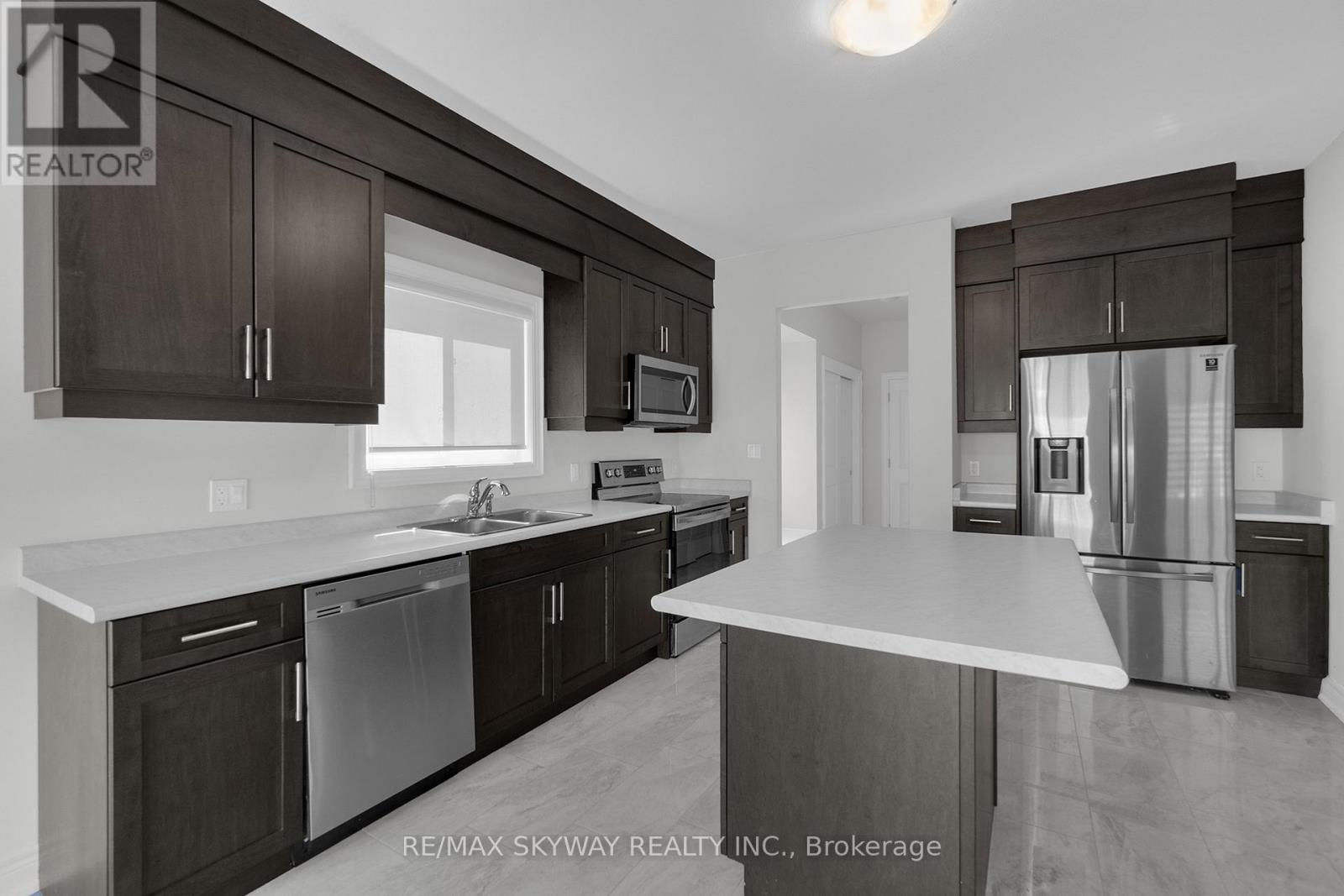 27 Monarch Street, Welland, Ontario  L3C 0E6 - Photo 16 - X12635242