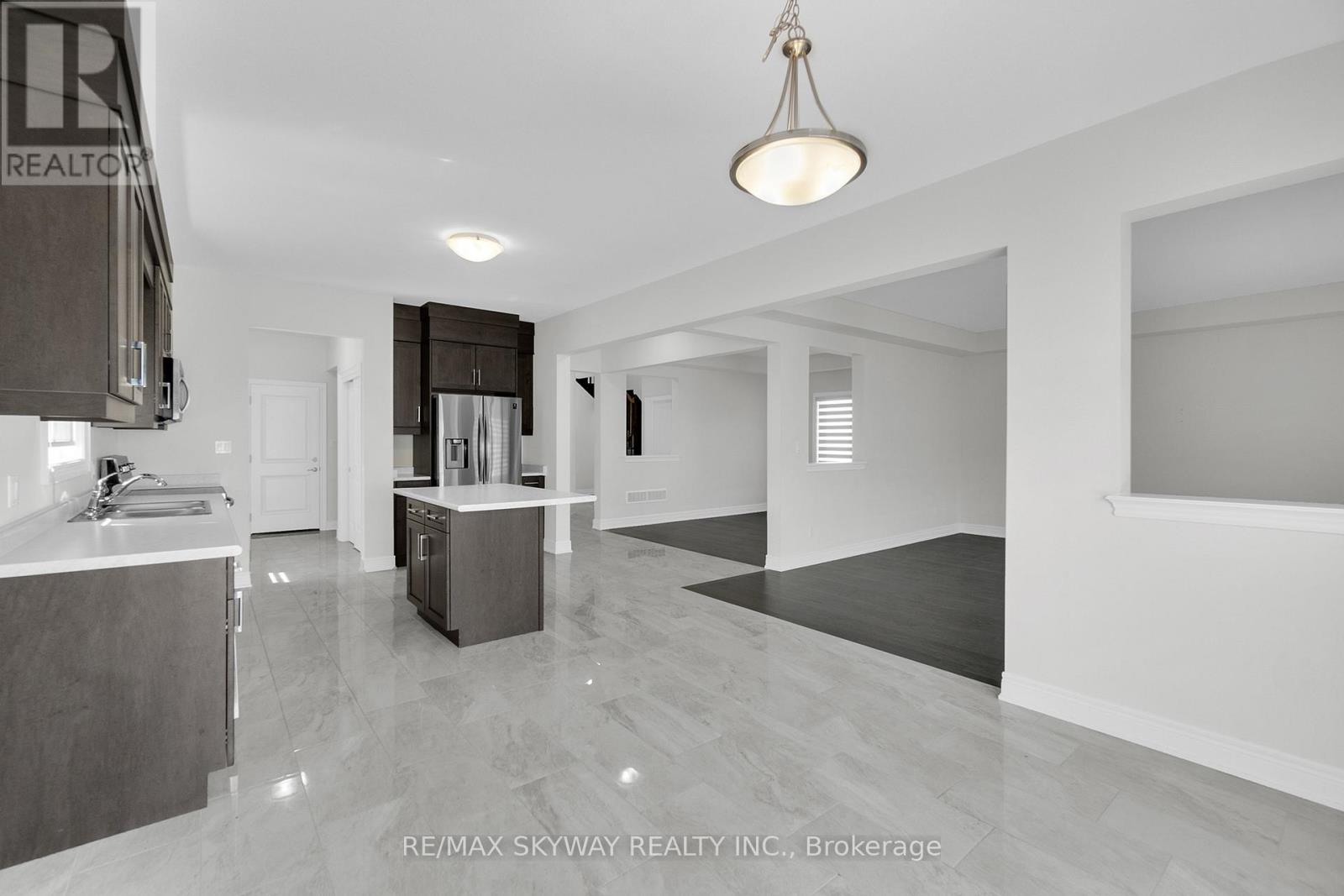 27 Monarch Street, Welland, Ontario  L3C 0E6 - Photo 17 - X12635242