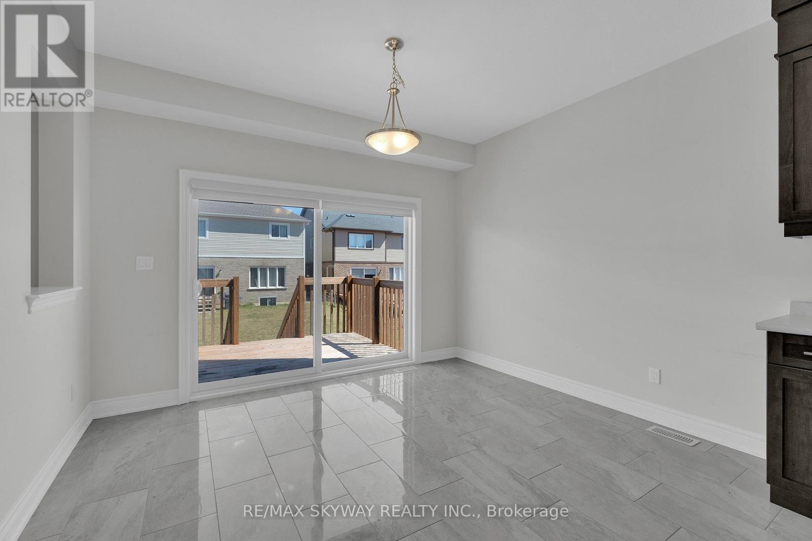 27 Monarch Street, Welland, Ontario  L3C 0E6 - Photo 19 - X12635242