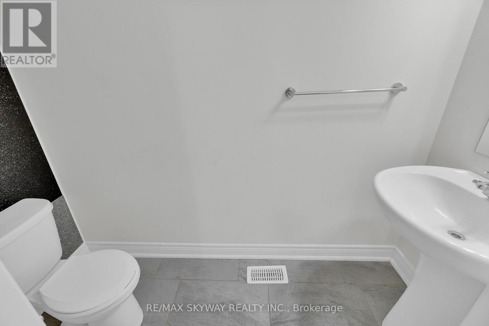 27 Monarch Street, Welland, Ontario  L3C 0E6 - Photo 25 - X12635242