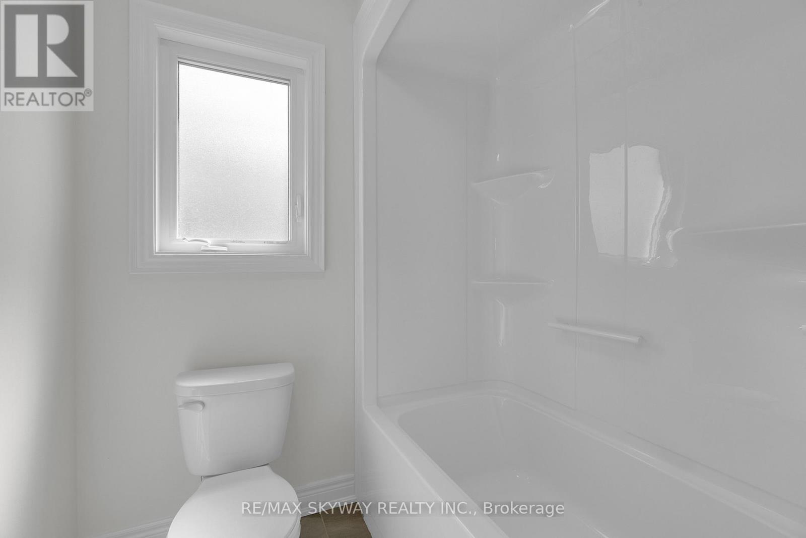 27 Monarch Street, Welland, Ontario  L3C 0E6 - Photo 35 - X12635242