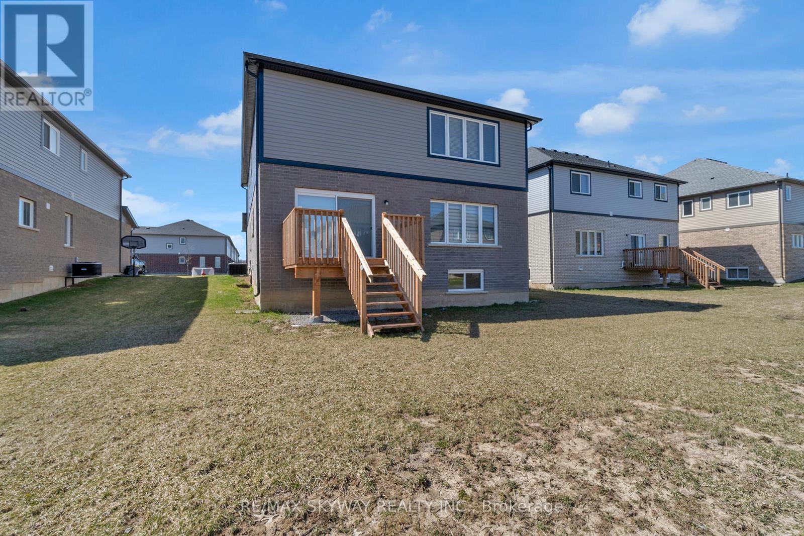 27 Monarch Street, Welland, Ontario  L3C 0E6 - Photo 46 - X12635242