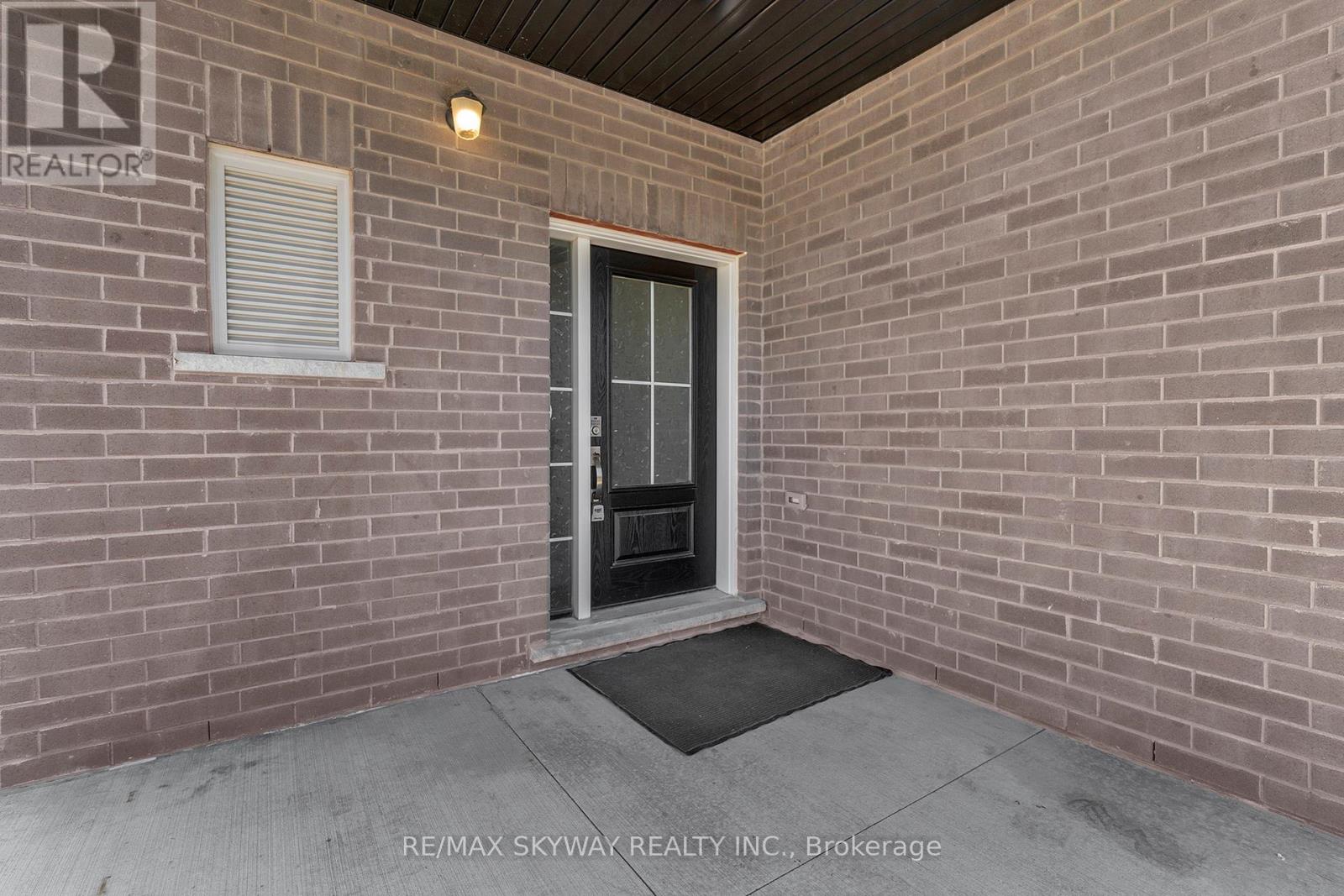 27 Monarch Street, Welland, Ontario  L3C 0E6 - Photo 6 - X12635242