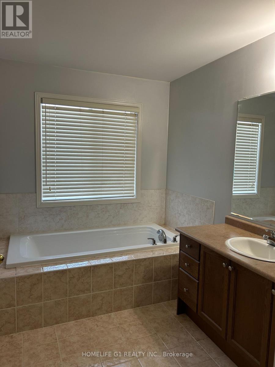 86 Newington Crescent, Brampton, Ontario  L6P 3E9 - Photo 11 - W12635184