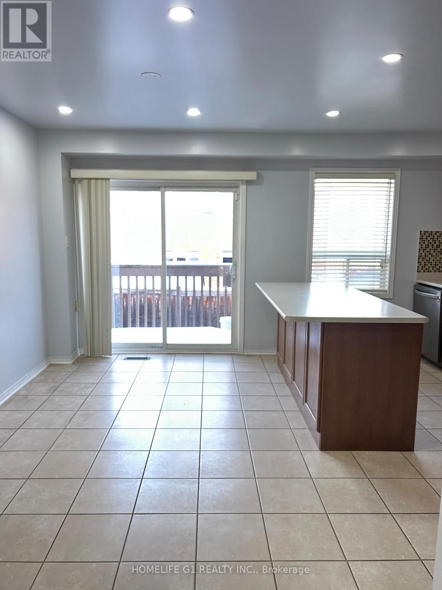 86 Newington Crescent, Brampton, Ontario  L6P 3E9 - Photo 4 - W12635184