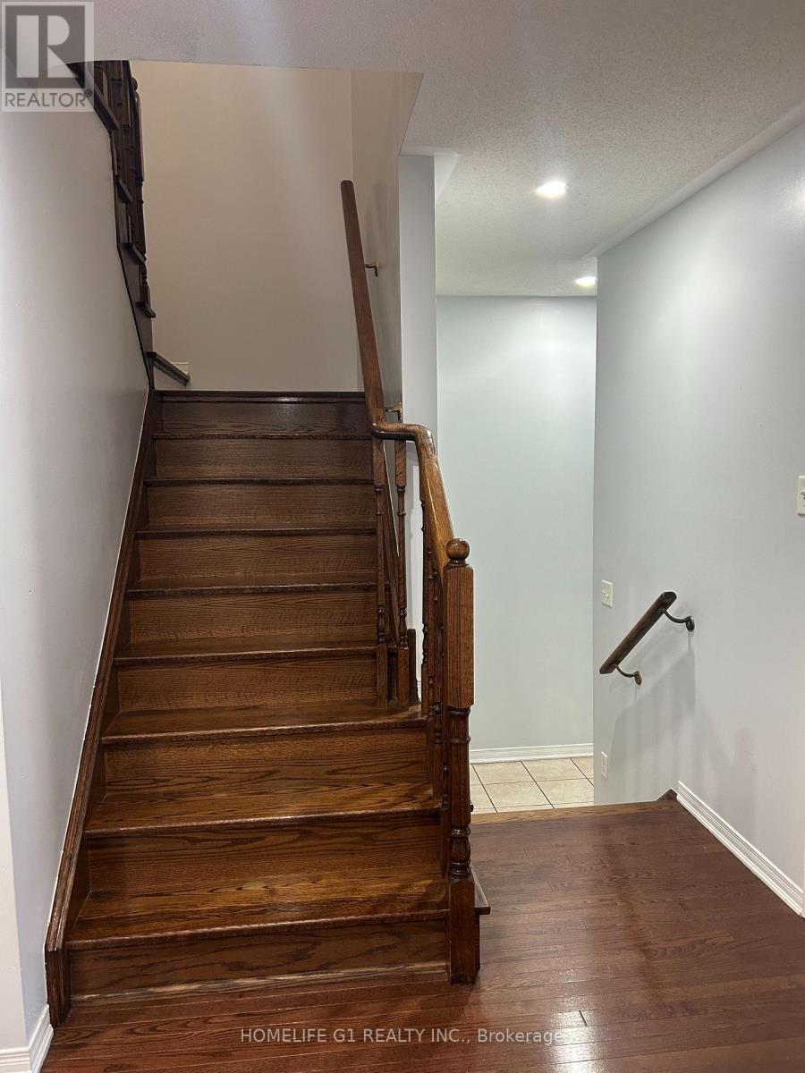 86 Newington Crescent, Brampton, Ontario  L6P 3E9 - Photo 8 - W12635184