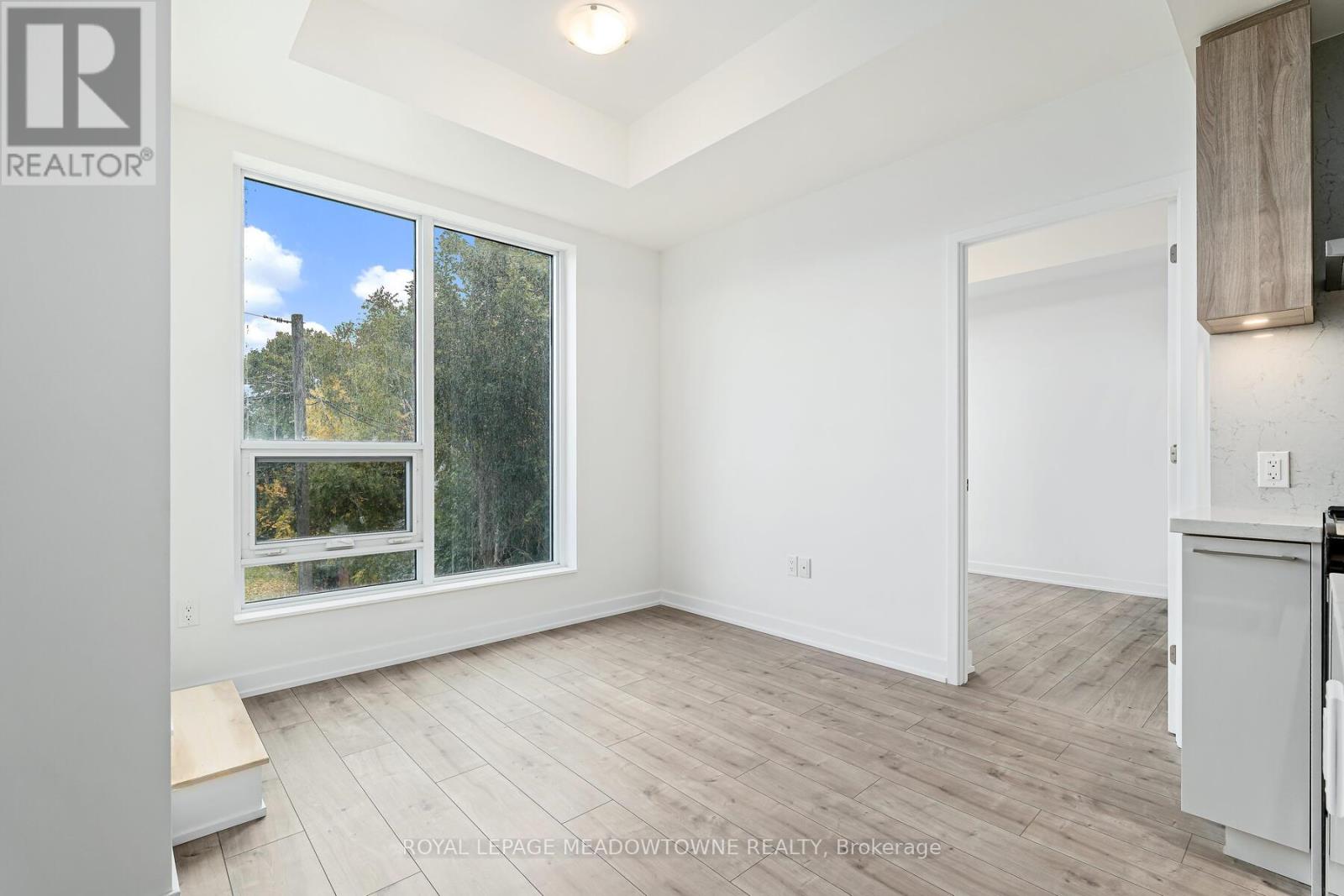 218 - 500 Plains Road, Burlington, Ontario  L7T 2E1 - Photo 13 - W12544092