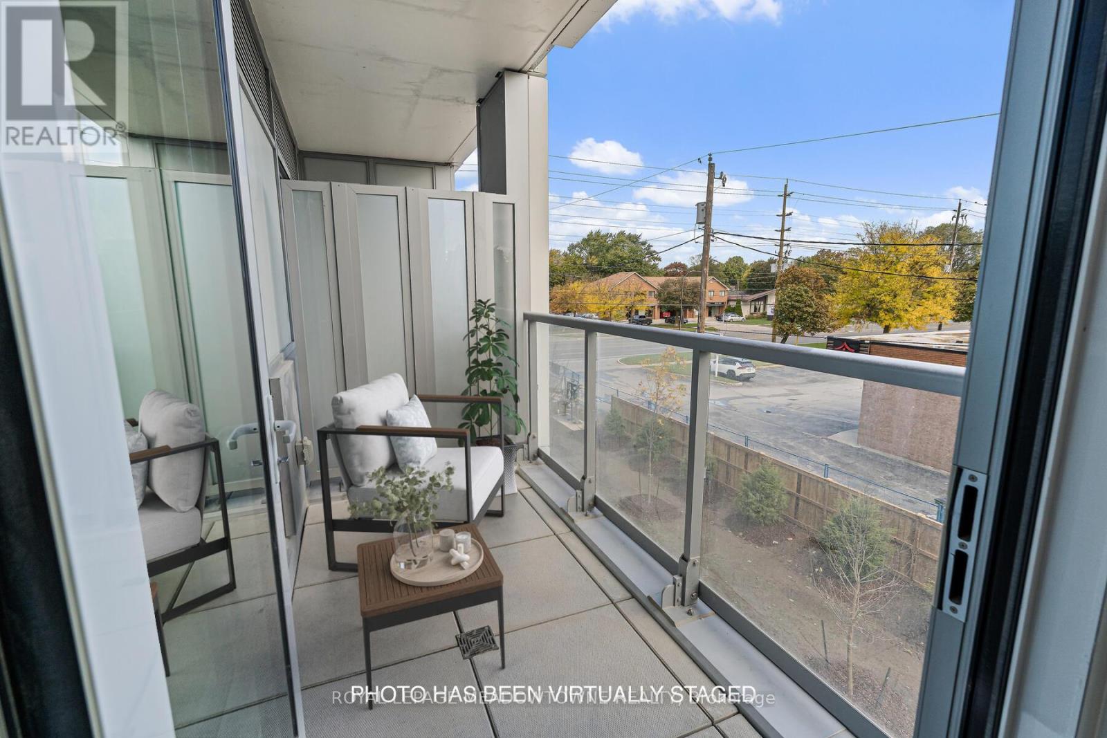 218 - 500 Plains Road, Burlington, Ontario  L7T 2E1 - Photo 4 - W12544092