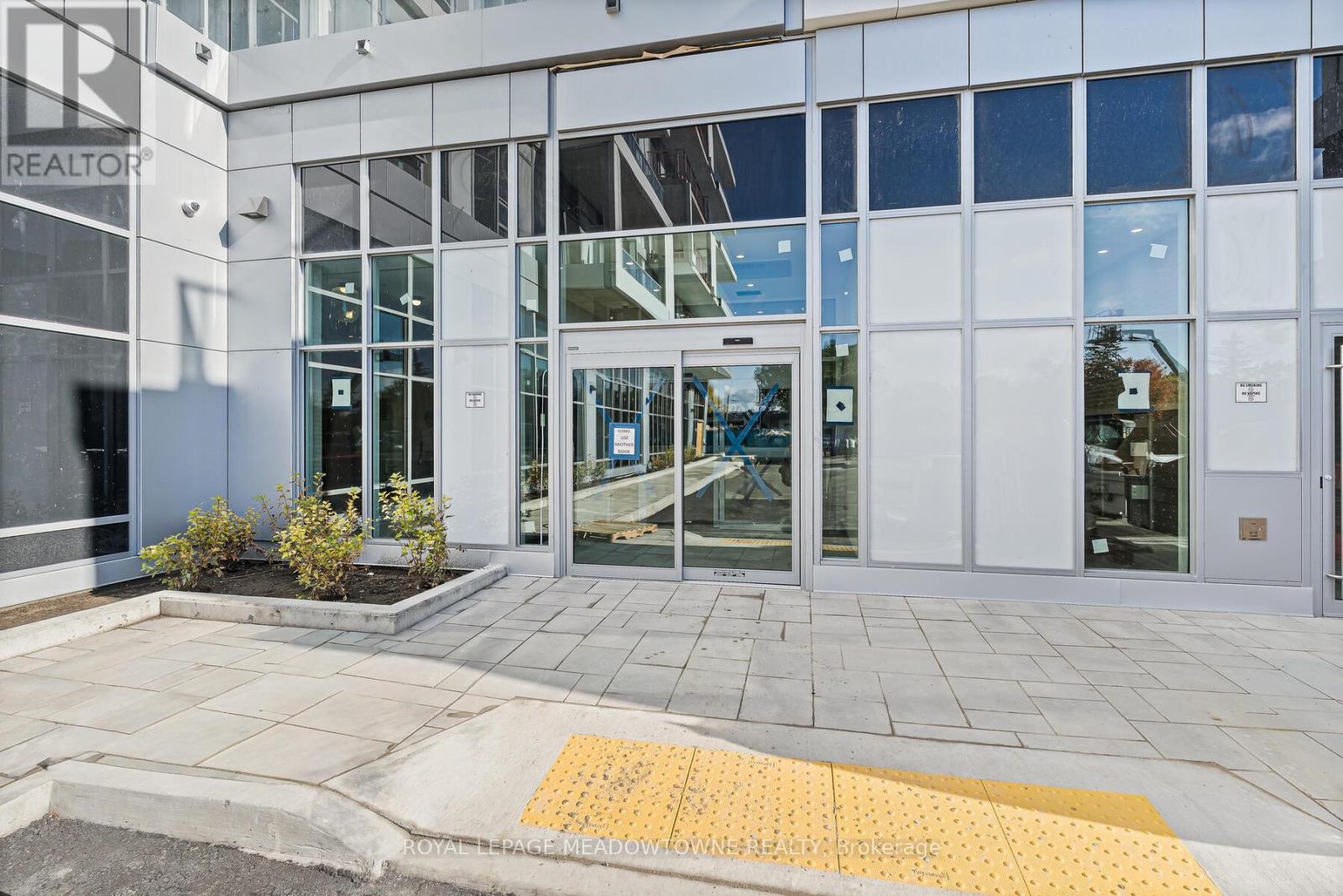 218 - 500 Plains Road, Burlington, Ontario  L7T 2E1 - Photo 6 - W12544092