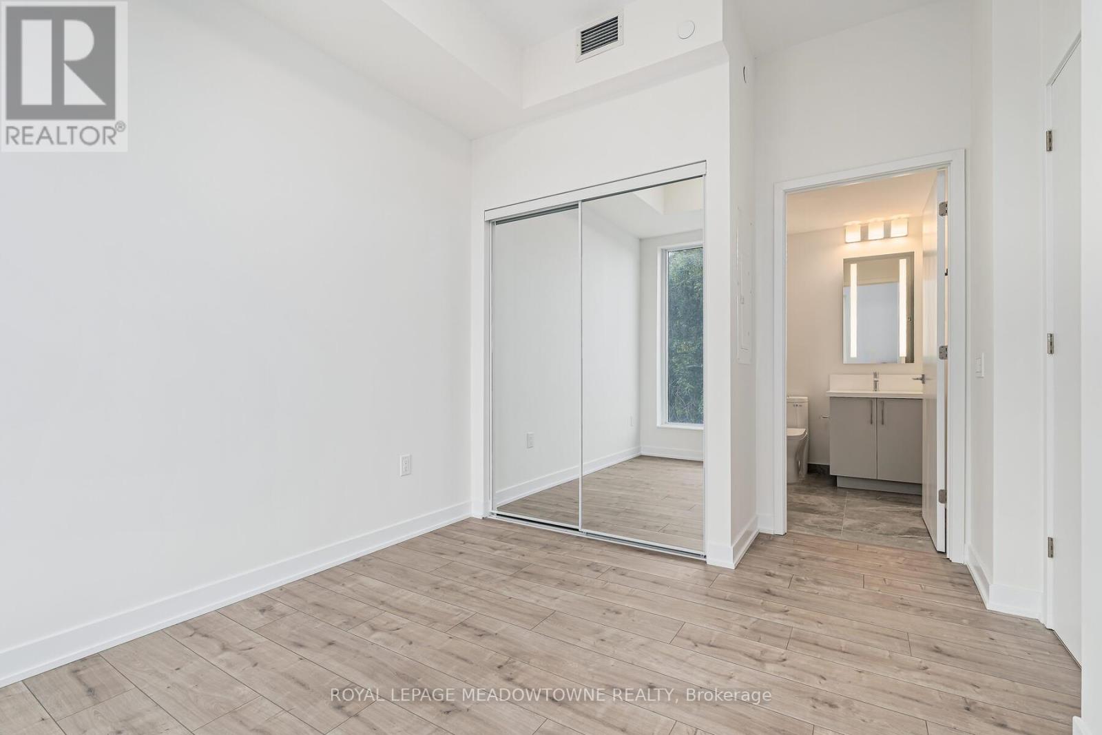 218 - 500 Plains Road, Burlington, Ontario  L7T 2E1 - Photo 18 - W12544092