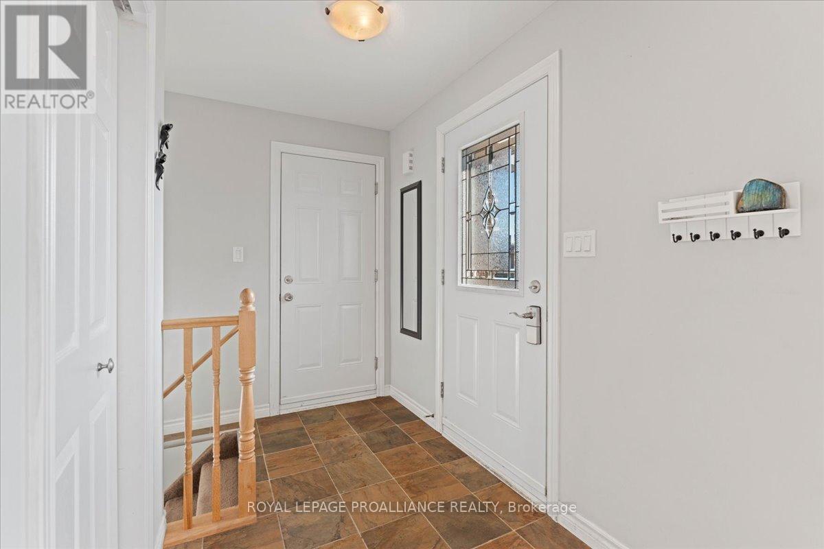 189 Nicholas Street, Quinte West, Ontario  K8V 6E8 - Photo 8 - X12566710