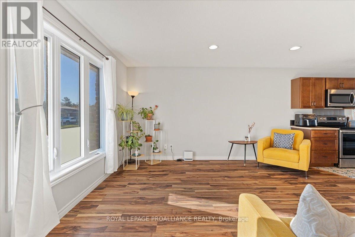 189 Nicholas Street, Quinte West, Ontario  K8V 6E8 - Photo 7 - X12566710