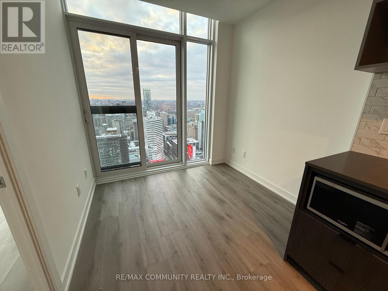 Lph 01 - 252 Church Street, Toronto, Ontario  M5B 0E6 - Photo 4 - C12635312