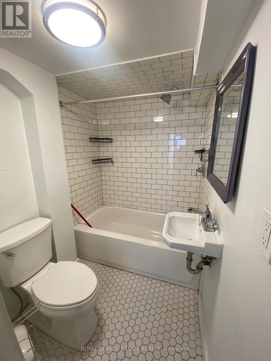 Bsmt Apt - 67 Boustead Avenue, Toronto, Ontario  M6R 1Y7 - Photo 9 - W12611430