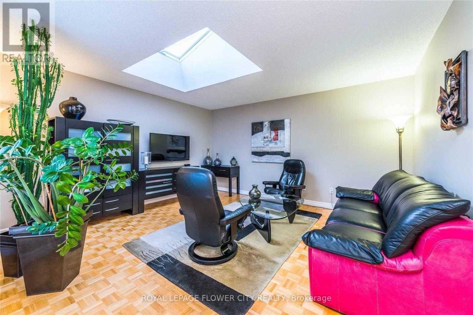 136 Chipmunk Crescent, Brampton, Ontario  L6R 1B3 - Photo 10 - W12635310