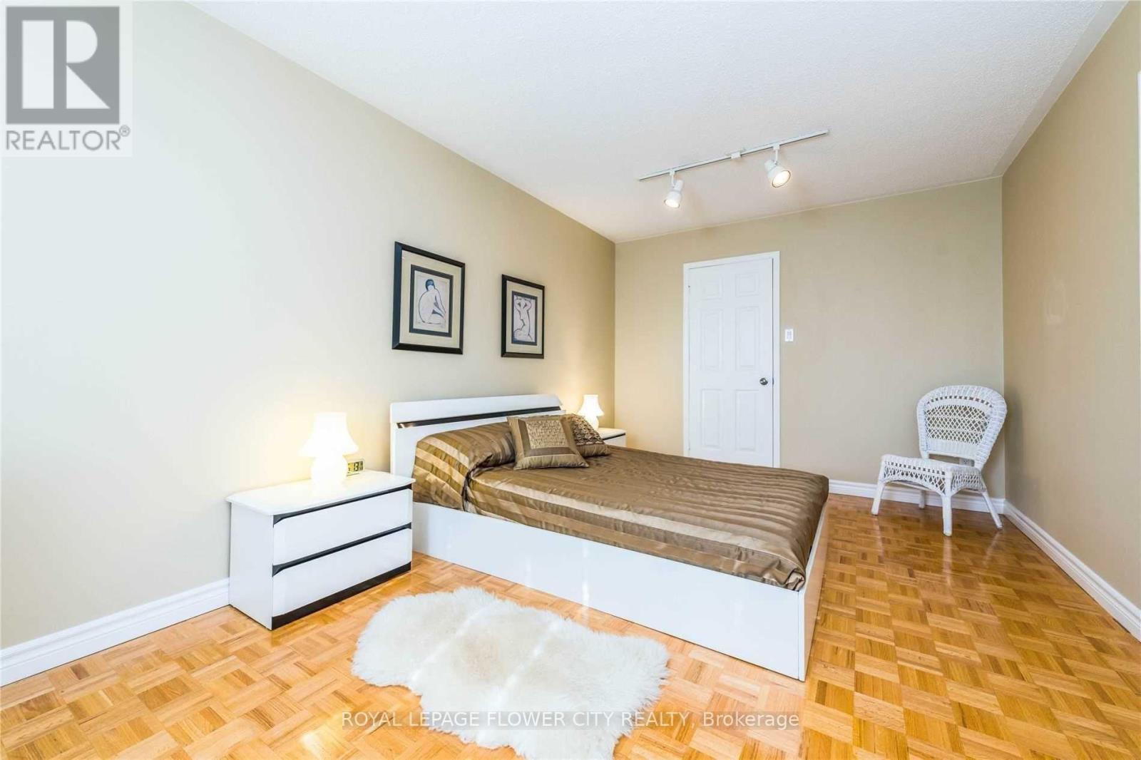 136 Chipmunk Crescent, Brampton, Ontario  L6R 1B3 - Photo 12 - W12635310