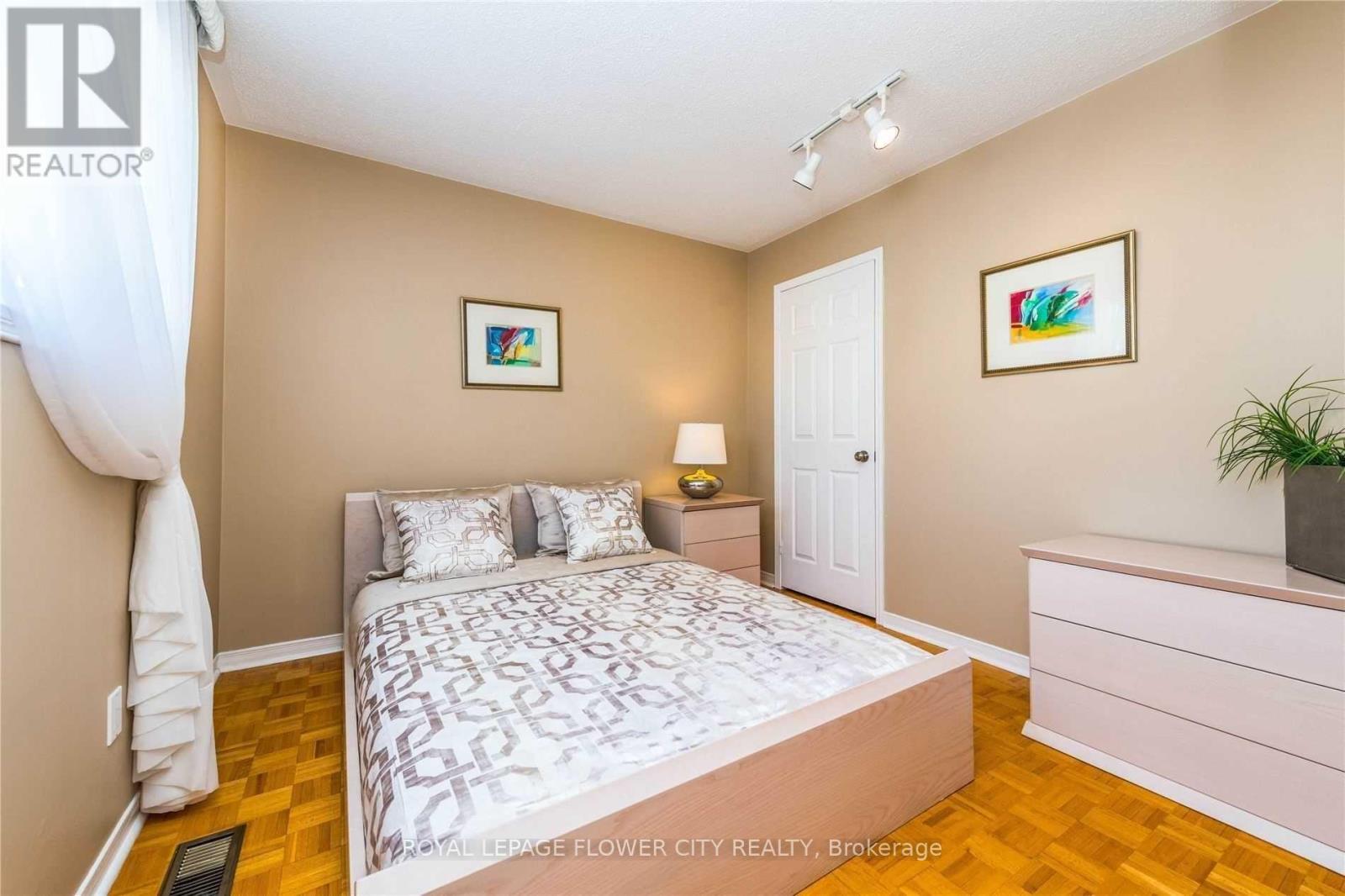 136 Chipmunk Crescent, Brampton, Ontario  L6R 1B3 - Photo 14 - W12635310