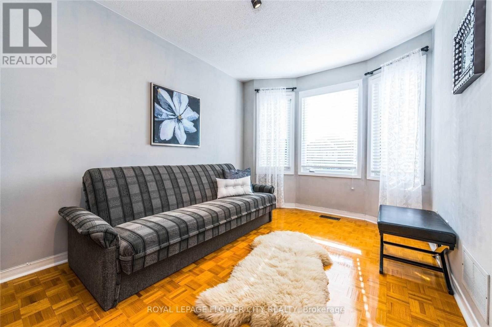 136 Chipmunk Crescent, Brampton, Ontario  L6R 1B3 - Photo 15 - W12635310