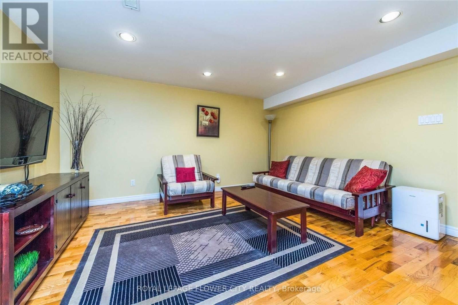 136 Chipmunk Crescent, Brampton, Ontario  L6R 1B3 - Photo 20 - W12635310