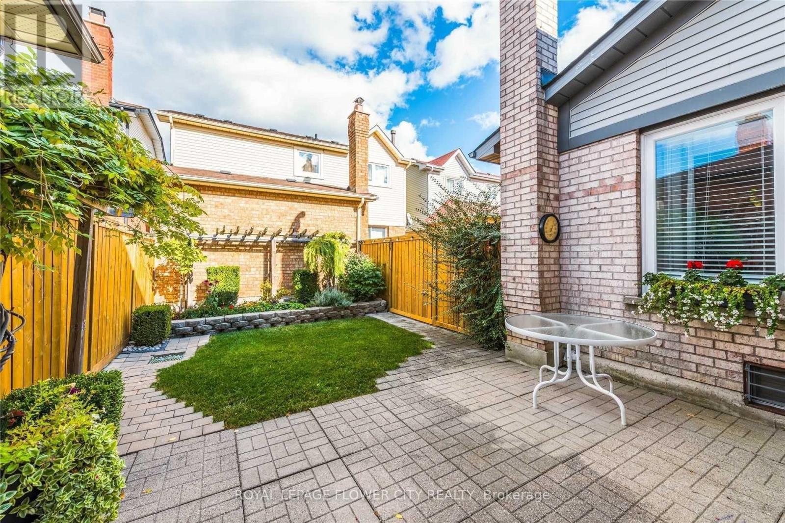 136 Chipmunk Crescent, Brampton, Ontario  L6R 1B3 - Photo 23 - W12635310