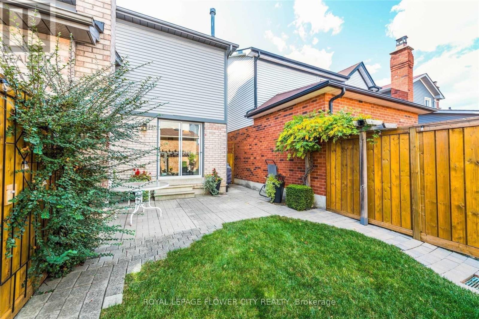 136 Chipmunk Crescent, Brampton, Ontario  L6R 1B3 - Photo 24 - W12635310