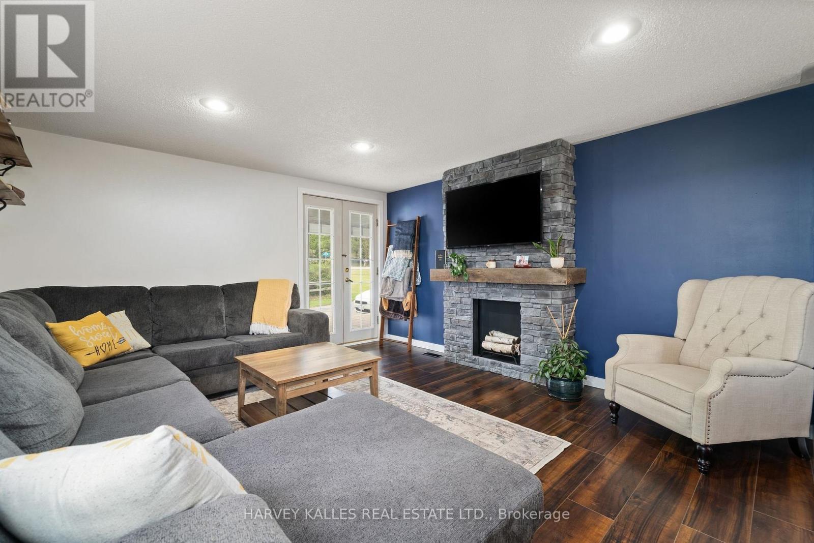 13965 Loyalist Parkway, Prince Edward County (Hallowell Ward), Ontario  K0K 2T0 - Photo 15 - X12635328