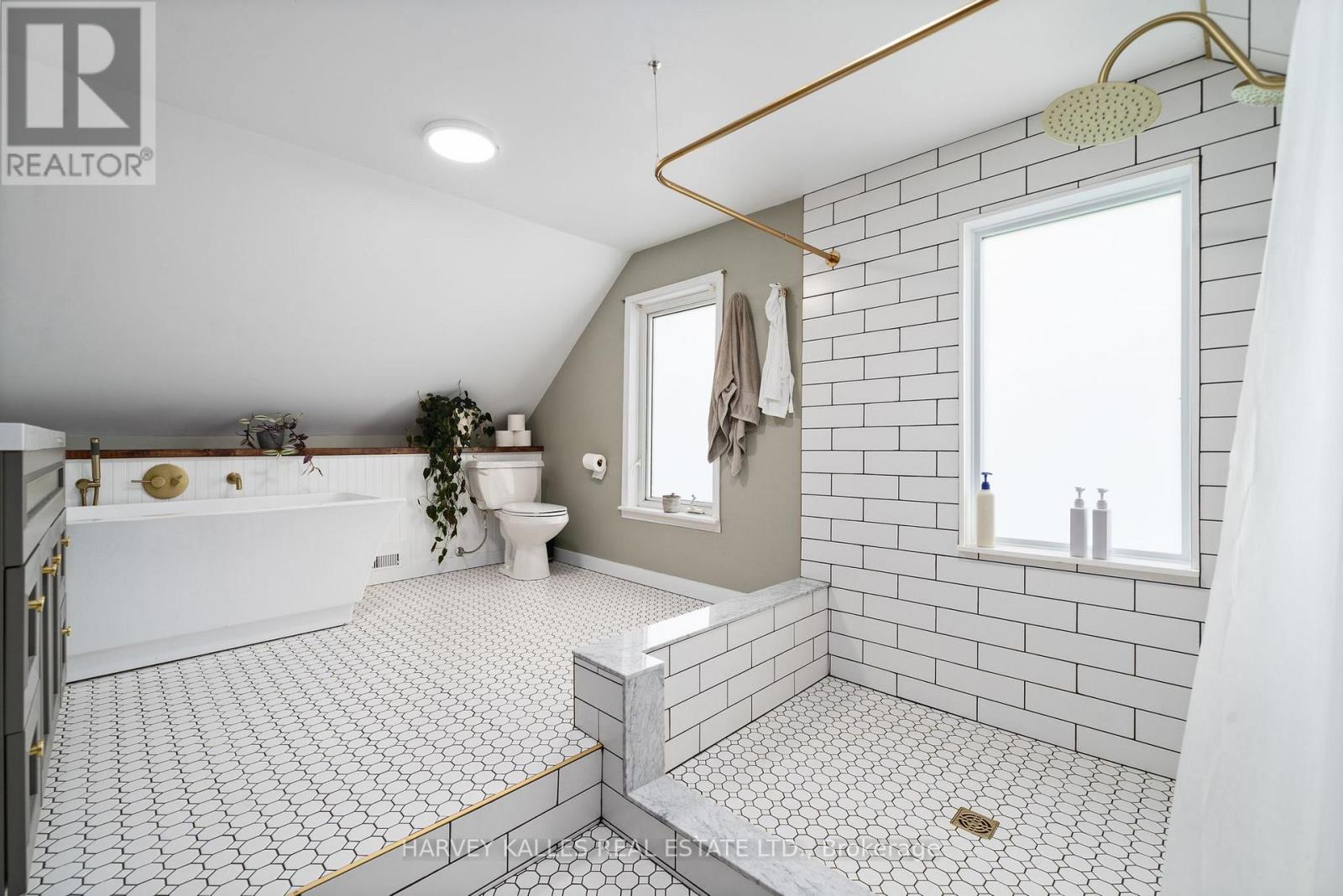 13965 Loyalist Parkway, Prince Edward County (Hallowell Ward), Ontario  K0K 2T0 - Photo 22 - X12635328