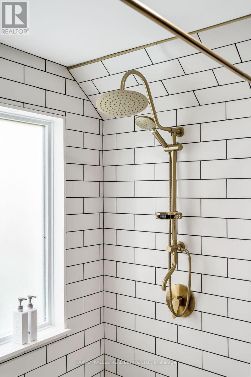 13965 Loyalist Parkway, Prince Edward County (Hallowell Ward), Ontario  K0K 2T0 - Photo 23 - X12635328