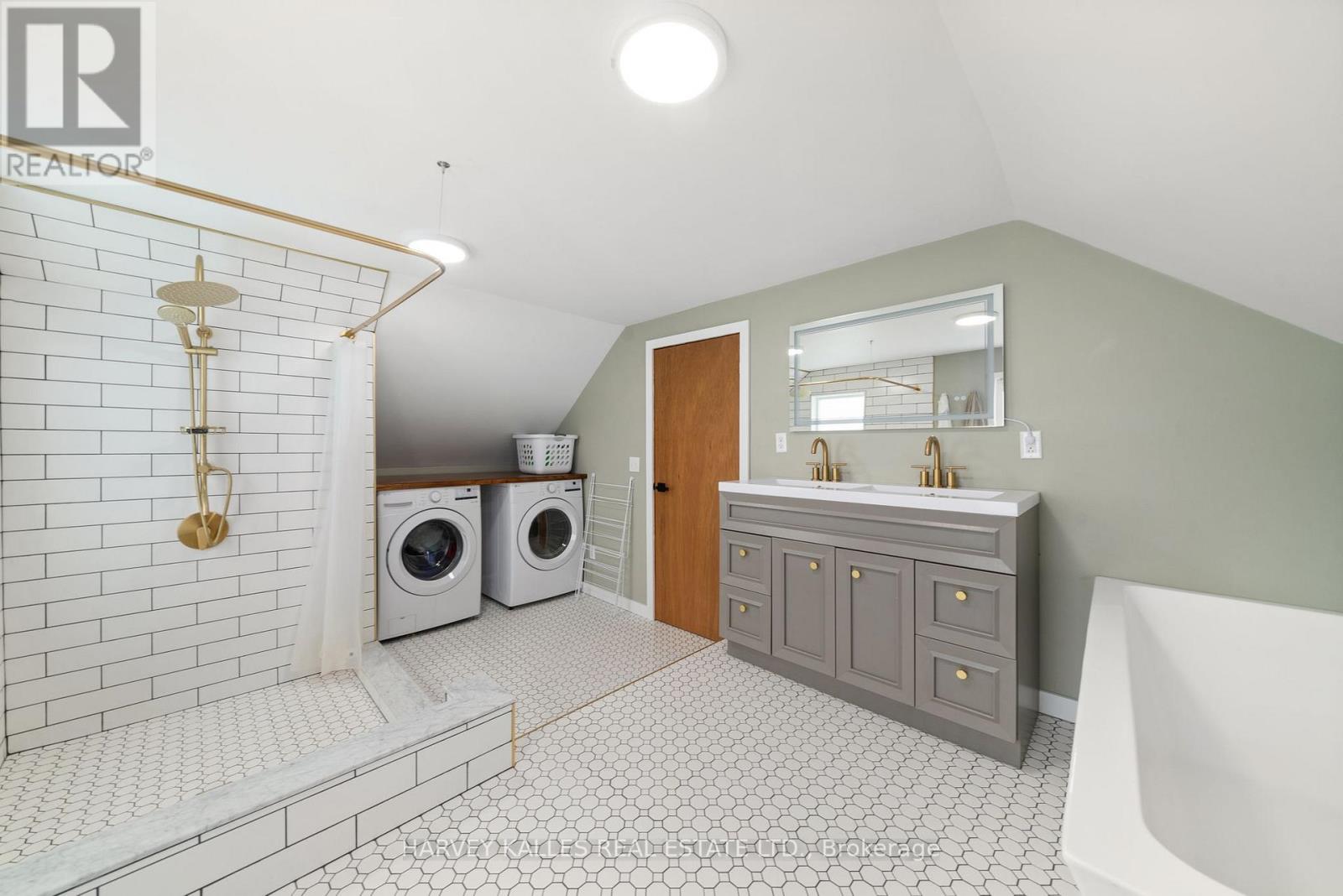 13965 Loyalist Parkway, Prince Edward County (Hallowell Ward), Ontario  K0K 2T0 - Photo 24 - X12635328